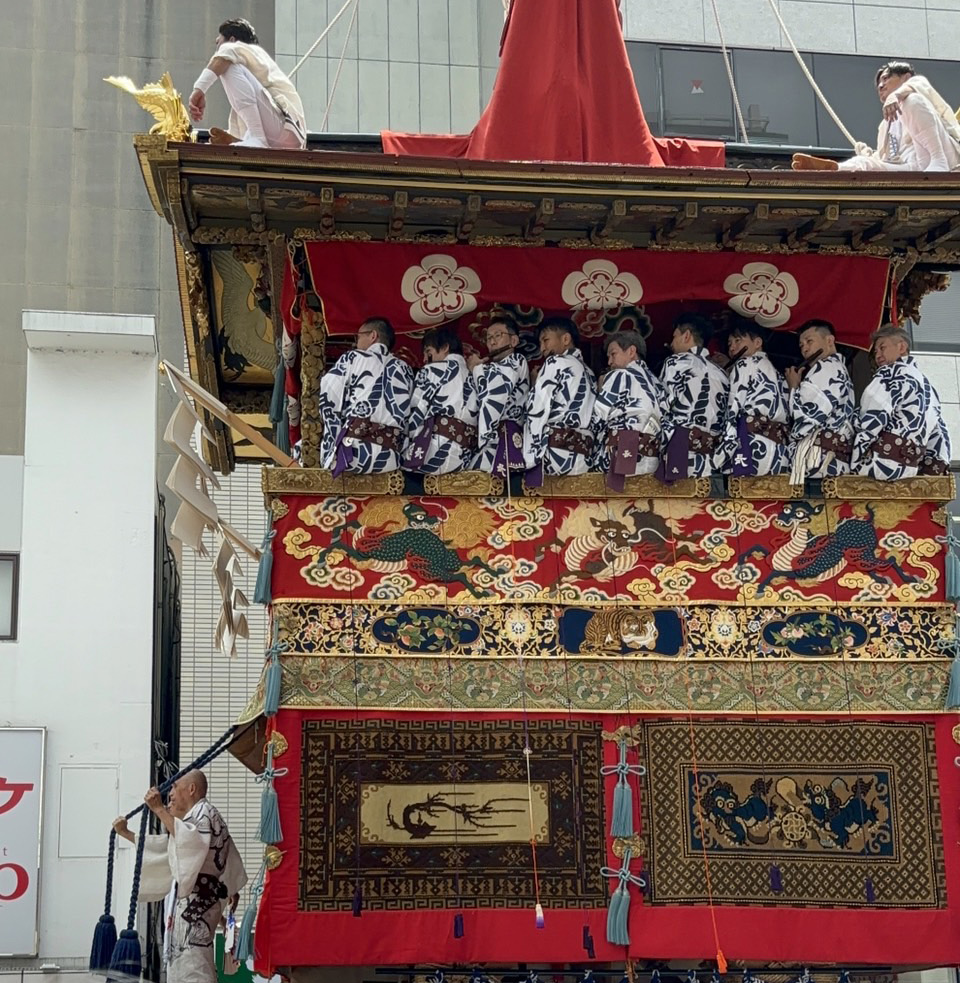 祇園祭】絨毯の謎｜店舗デザインや店舗設計・リノベーション依頼